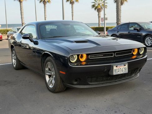 Used 2017 Dodge Challenger SXT image 2