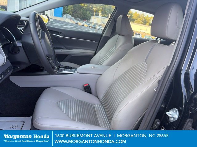 Used 2018 Toyota Camry SE w/ Moonroof Package FWD image 13