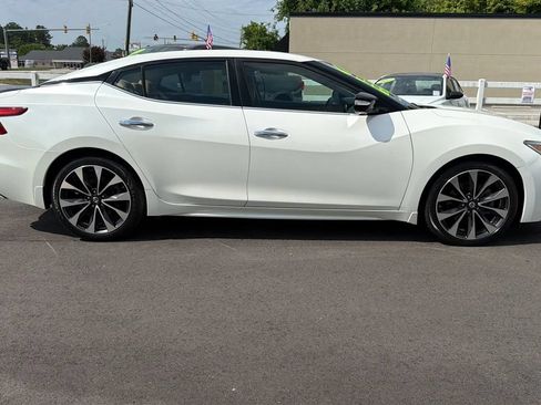 Used 2016 Nissan Maxima SR w/ Interior Lighting Package FWD image 8