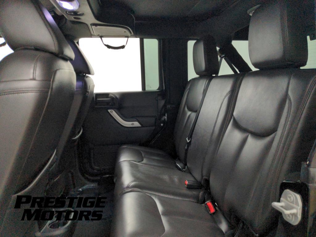 Used 2015 Jeep Wrangler Unlimited Rubicon w/ Connectivity Group AWD/4WD image 37