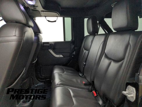 Used 2015 Jeep Wrangler Unlimited Rubicon w/ Connectivity Group AWD/4WD image 37
