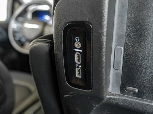 Used 2021 Chrysler Pacifica Touring-L w/ Uconnect Theater Family Group FWD image 47