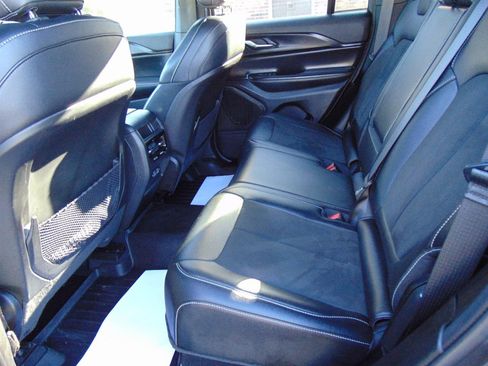 Used 2023 Jeep Grand Cherokee Altitude image 23