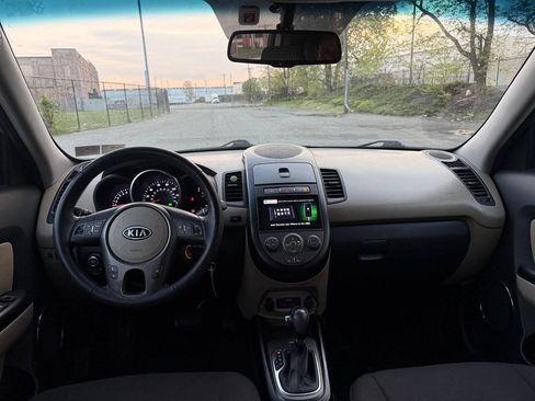 Used 2012 Kia Soul ! FWD image 13