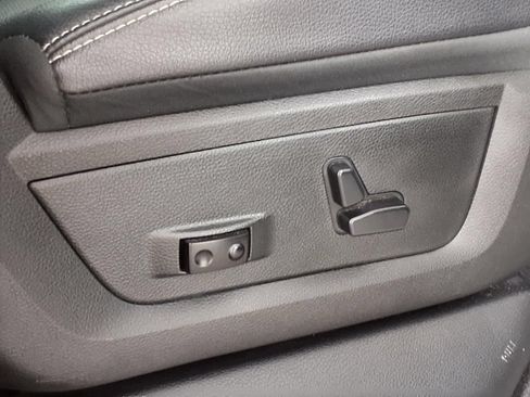 Used 2018 RAM 1500 Laramie RWD image 10