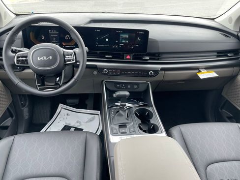 New 2026 Kia Carnival FWD image 24