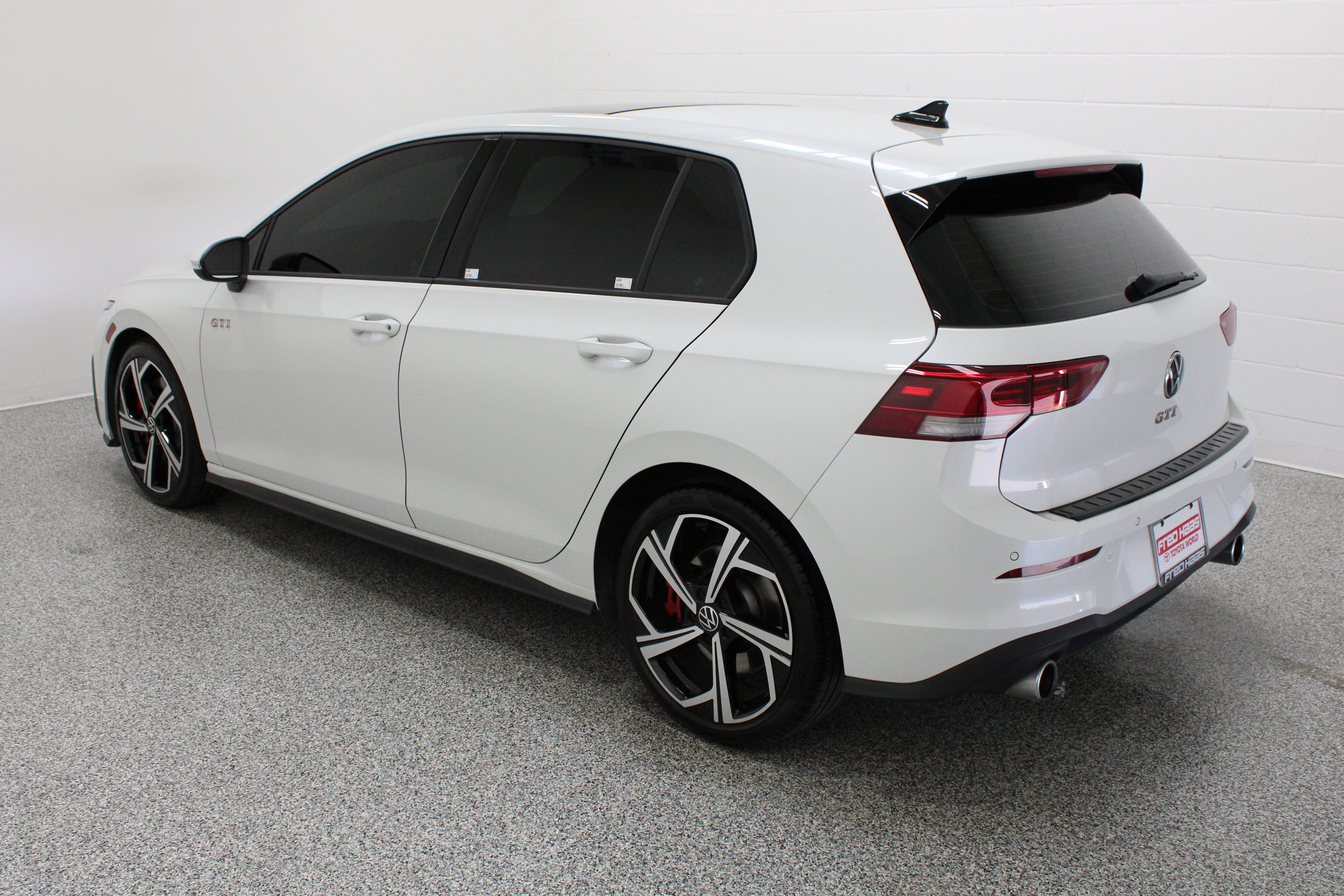 Used 2025 Volkswagen GTI SE FWD image 9