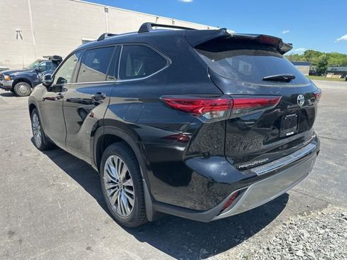 Used 2023 Toyota Highlander Platinum AWD/4WD image 4