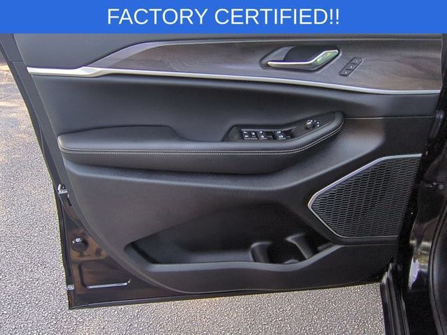 Used 2026 Jeep Grand Cherokee Limited AWD/4WD image 12