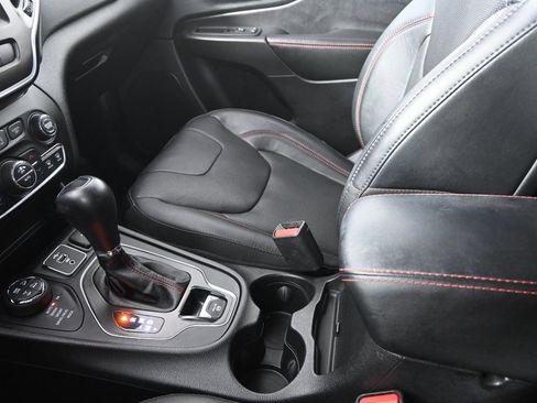 Used 2021 Jeep Cherokee Trailhawk w/ Premium Leather Package image 34