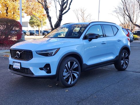New 2026 Volvo XC40 B5 Ultra w/ Climate Package image 4