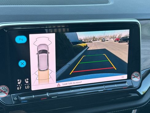 Certified 2024 Volkswagen Atlas SE image 20