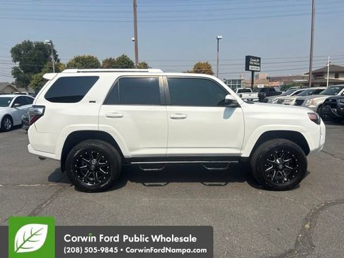 Used 2016 Toyota 4Runner SR5 AWD/4WD image 4
