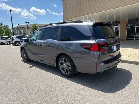 New 2026 Honda Odyssey Touring image 2