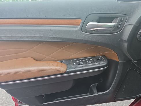 Used 2018 Chrysler 300 C w/ Safetytec Plus Group RWD image 26
