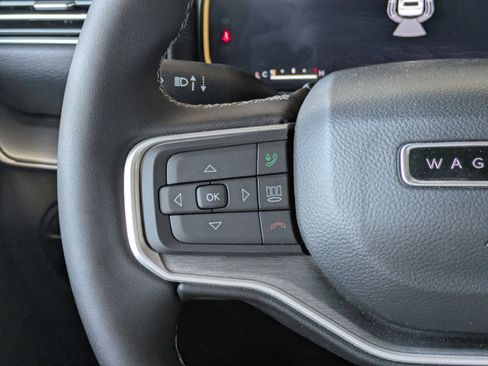 Used 2025 Jeep Wagoneer 4WD w/ Convenience Group I image 19