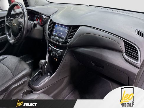 Used 2022 Chevrolet Trax LT w/ LT Convenience Package AWD/4WD image 26