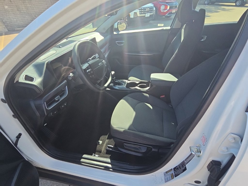 Used 2025 Kia K4 FWD image 4