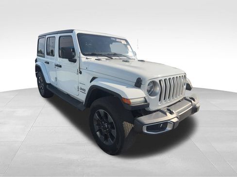 Used 2018 Jeep Wrangler Unlimited Sahara AWD/4WD image 17