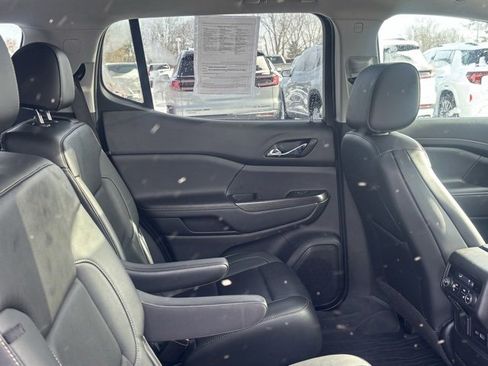 Used 2023 GMC Acadia SLT w/ Technology Package image 18