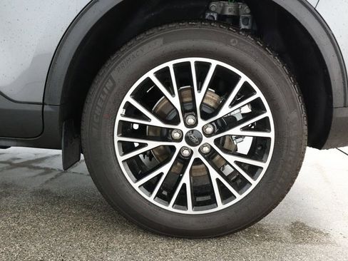 Used 2025 Ford Escape SE image 7