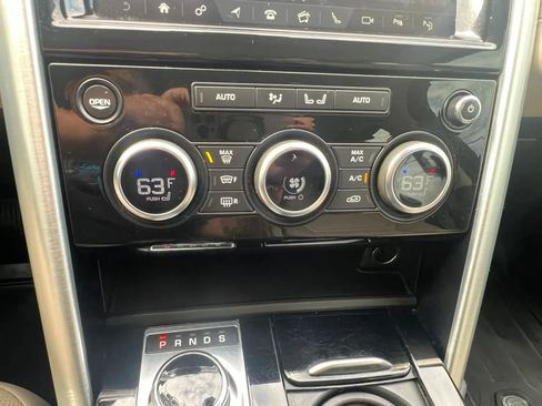 Used 2020 Land Rover Discovery HSE AWD/4WD image 25