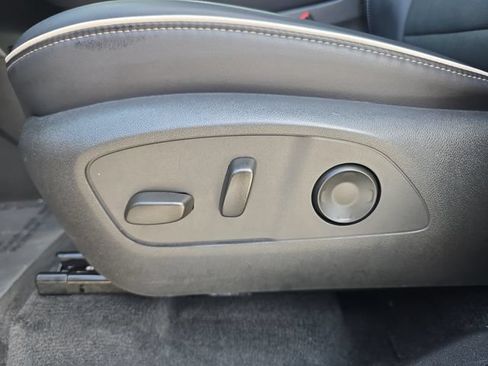 Certified 2025 Buick Enclave Preferred FWD image 19