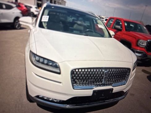 Used 2022 Lincoln Nautilus Reserve w/ Equipment Group 202A image 12