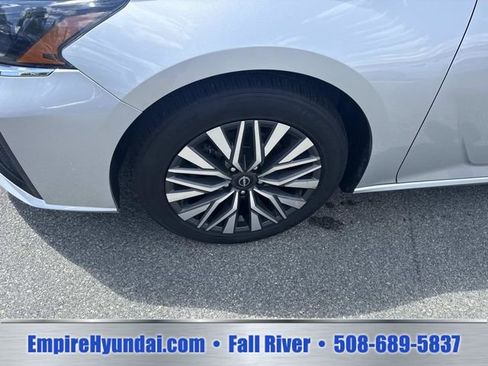 Used 2024 Nissan Altima 2.5 SV FWD image 12