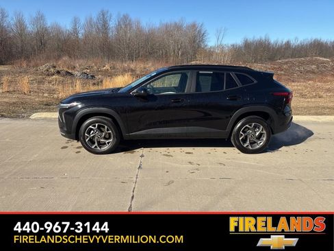 Used 2025 Chevrolet Trax LT w/ LT Convenience Package image 6