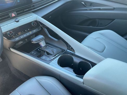 Used 2025 Hyundai Elantra Limited image 43