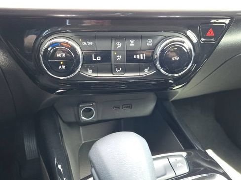 Used 2024 Chevrolet Trax ACTIV FWD image 16