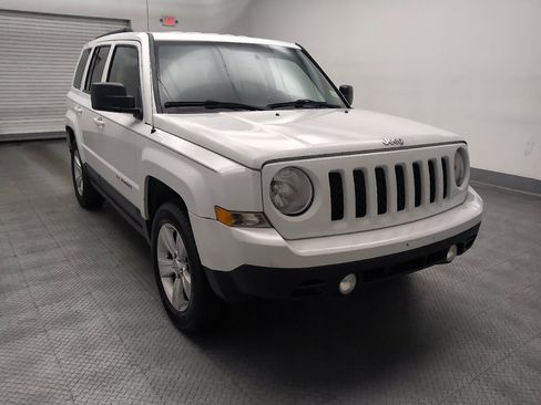 Used 2014 Jeep Patriot Latitude AWD/4WD image 13
