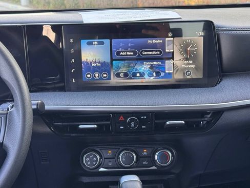Certified 2025 Nissan Kicks SV FWD image 18