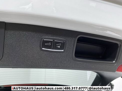 Used 2023 Porsche Macan w/ Premium Package Plus image 14