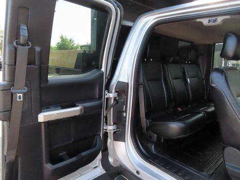 Used 2017 Ford F550 4x4 SuperCab Super Duty image 40