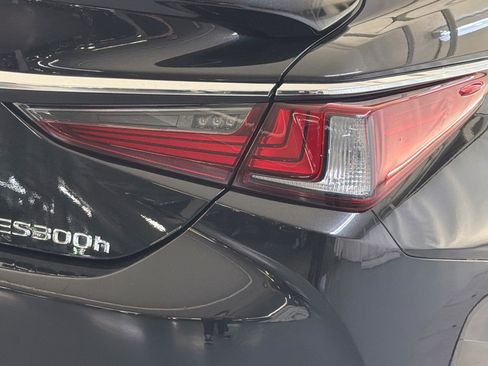 Used 2025 Lexus ES 300h w/ Premium Package FWD image 12