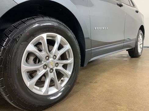 Used 2021 Chevrolet Equinox LS w/ LS Convenience Package AWD/4WD image 2