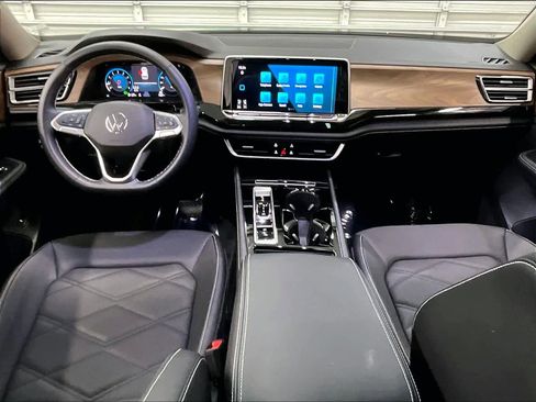 Certified 2026 Volkswagen Atlas SE w/ Panoramic Sunroof Package AWD/4WD image 17