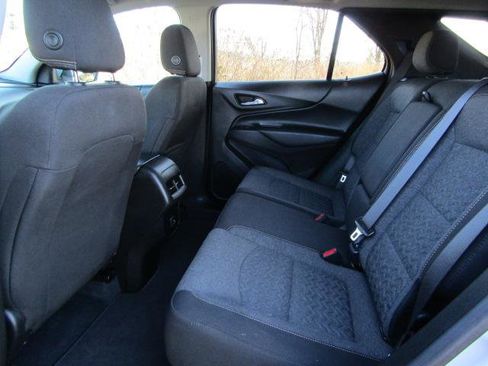 Used 2022 Chevrolet Equinox LT w/ Driver Convenience Package image 17