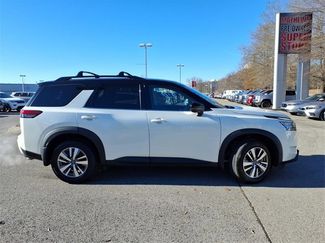 Certified 2024 Nissan Pathfinder SL video 2