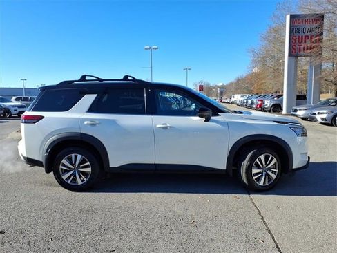 Certified 2024 Nissan Pathfinder SL image 2