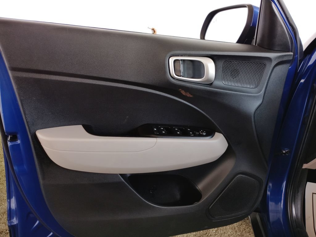 Used 2021 Hyundai Venue SEL FWD image 20