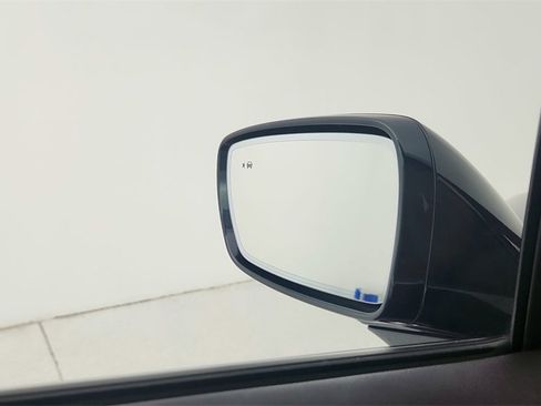 Used 2019 Buick Enclave Essence image 16