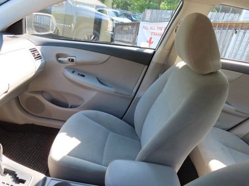 Used 2013 Toyota Corolla L FWD image 17
