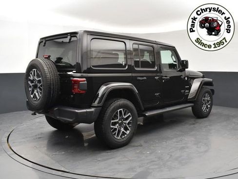 Used 2024 Jeep Wrangler Unlimited Sahara w/ Technology Group AWD/4WD image 6