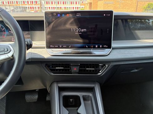 Used 2026 Volkswagen Tiguan SE AWD/4WD image 14