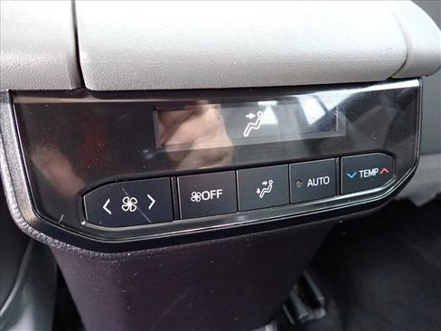 Used 2022 Toyota Highlander XLE image 11