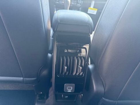 Used 2026 Jeep Compass Limited AWD/4WD image 25