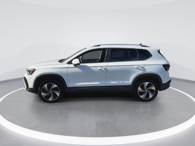 Used 2025 Volkswagen Taos SE AWD/4WD image 5